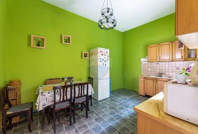 Casa de inchiriat  2 camere, curte intima - zona centrala - 4