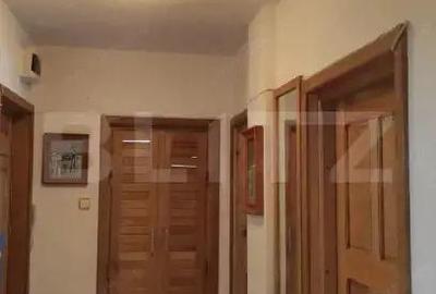 Apartament cu 3 camere semidecomandat, mobilat în Rădăuți