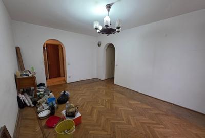 Titan, 10 minute metrou Costin Georgian, la piata Minis,  2 grupuri sanitare - 9