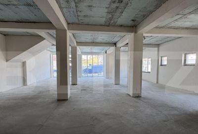 Spa?iu comercial parter bloc nou, 136 mp open space, vitrin