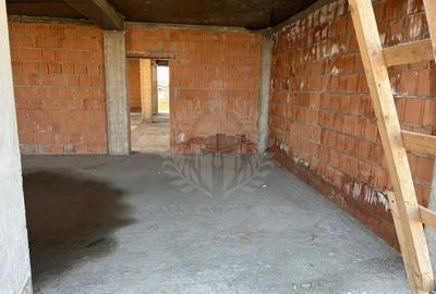 Casă cu 6 camere cu Teren 1600 Mp în Târgșoru Vechi - 9