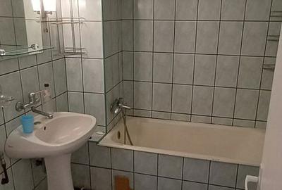 Apartament cu 3 camere decomandat în Traian - 8