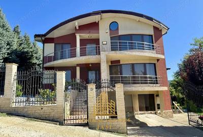 Casă cu 5 camere cu Teren 825 Mp în Bucium