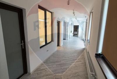 Spațiu comercial, de 169 mp, în Central - 7