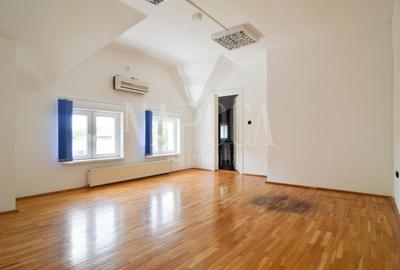 Casă individuală cu 11 camere cu Canalizare în Zorilor - 23