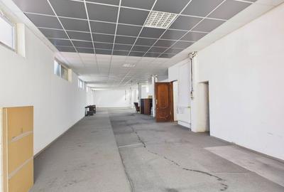 Spațiu comercial, de 300 mp, în Central - 3