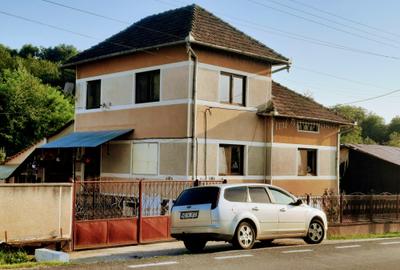 Casă individuală cu 5 camere în Dobra