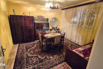 Casă cu 4 camere cu Teren 800 Mp în Teiu - 1