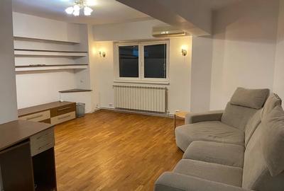 Apartament cu 3 camere semidecomandat în Tineretului
