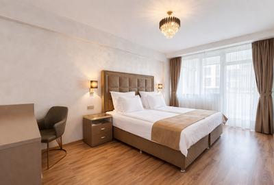 Apartament cu 3 camere decomandat, mobilat în Tractorul