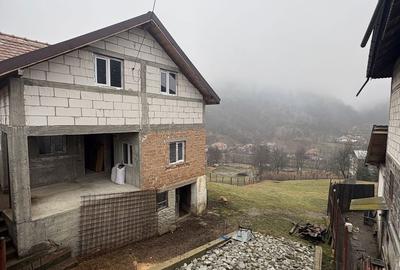 Casă cu 4 camere în Cetățeni - 16