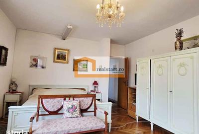 Casă cu 9 camere cu Teren 1800 Mp în Central - 16