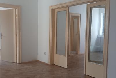Apartament cu 3 camere semidecomandat în Batistei - 3