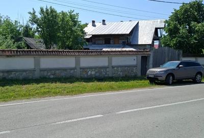 Casă cu 3 camere cu Teren 4300 Mp în Central - 4