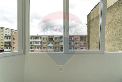 Apartament cu 3 camere decomandat, mobilat în Tractorul - 10
