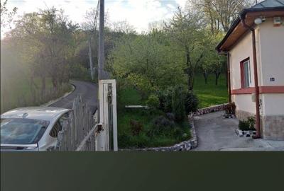 Casă cu 4 camere semidecomandat în Central - 2