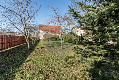 Casă individuală cu 6 camere cu Canalizare în Central