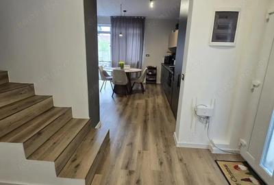 Duplex despartit prin camera tehnica - 4 camere Toate Utilitatile - 6