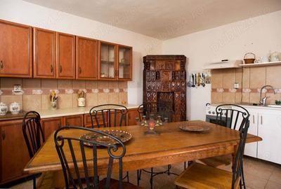 Casă cu Teren 1366 Mp în Central - 3