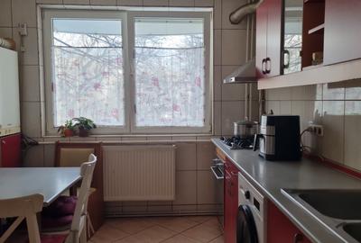 Apartament cu 3 camere semidecomandat, mobilat în Titan - 2