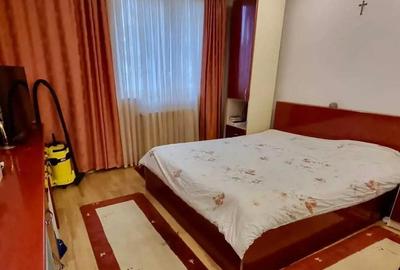 Apartament cu 4 camere semidecomandat în Onești - 3