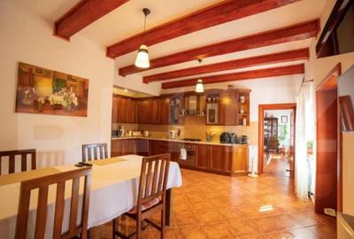 Casă cu 7 camere cu Teren 1960 Mp în Sânpetru - 3