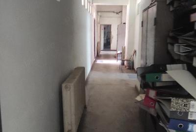Spațiu comercial, de 249 mp, în Central - 8
