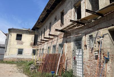 Spațiu comercial, de 1,600 mp, în Central - 5
