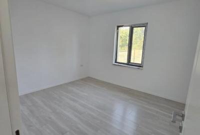 Casă individuală cu 3 camere cu Canalizare în Chicerea
