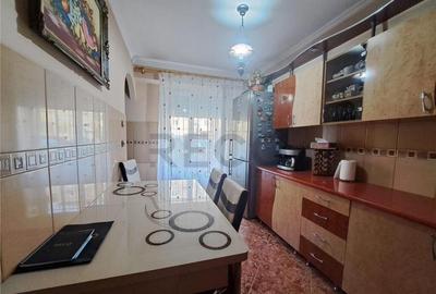 RECO Apartament cu trei camere decomandat - 9