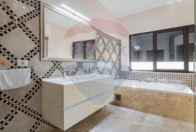 Penthouse de vanzare in Mamaia vedere frontala lac si marea Neagra - 7