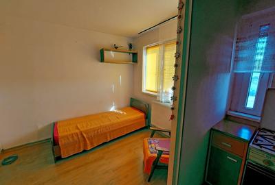 Proprietar  ofer garsoniera mica,  180 euro - 17