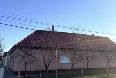 Casă cu 5 camere cu Teren 711 Mp în Ghiroda