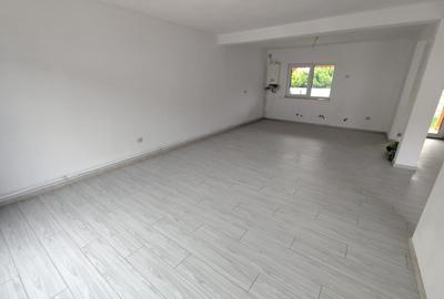 Casă cu 4 camere cu Canalizare în Micești