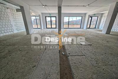 Spațiu comercial, de 217 mp, în Baza 3 - 5
