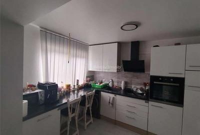 Petrosnita, Casa la Curte cu Garaj si Teren de 900 Mp - 6