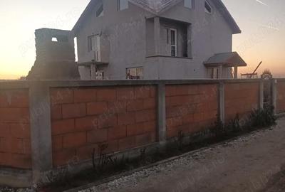 Casă cu Teren 474 Mp în Vărăști - 6