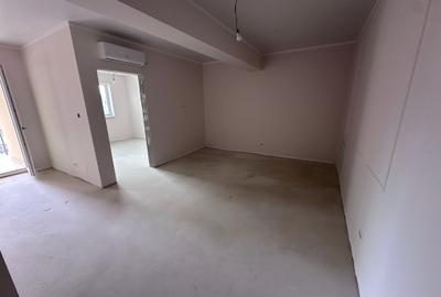 Apartament cu 3 camere semidecomandat în Central - 3