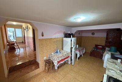 Casă cu 4 camere cu Teren 446 Mp în Vizantea Răzășească - 10