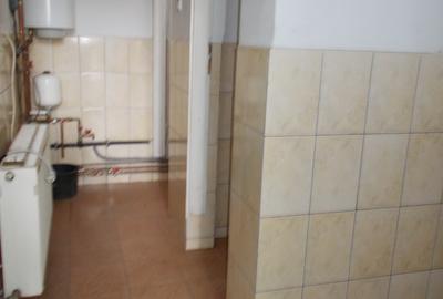 Inchiriez hala situata in Lazaret,200m,pretabila spalatorie,service - 8