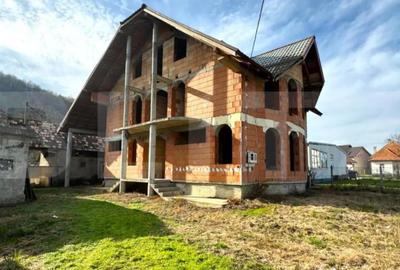 Casă cu 5 camere cu Teren 1900 Mp în Arcalia - 7