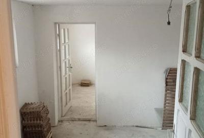 Casă cu 2 camere cu Teren 300 Mp în Central
