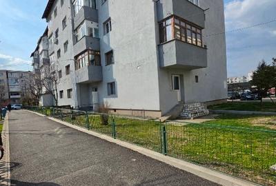 Apartament cu 4 camere decomandat în Central