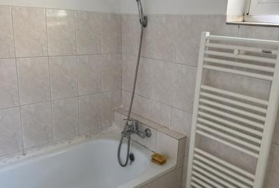 Casă cu 4 camere în Exterior Vest