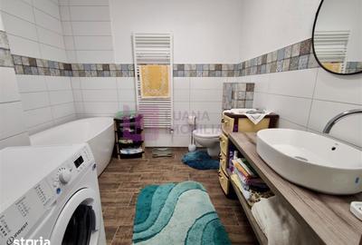 Casă cu 7 camere cu Teren 1500 Mp în Turnișor - 2