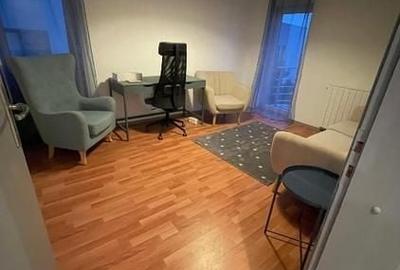 Apartament cu 3 camere decomandat, mobilat în P-ța Romană