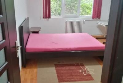 Garsonieră decomandată în P-ța Universității