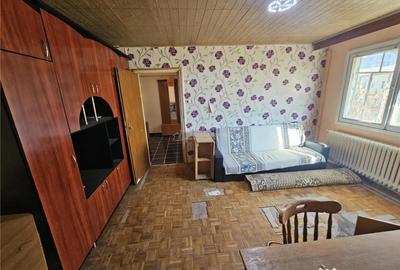 Apartament cu 2 camere semidecomandat, mobilat în Micro I - 10