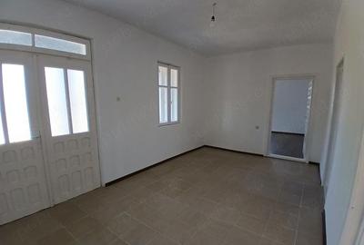 Casă cu 2 camere cu Teren 4038 Mp în Radovan - 3