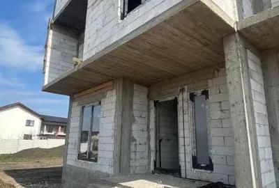 Casă cu Teren 242 Mp în Central - 8